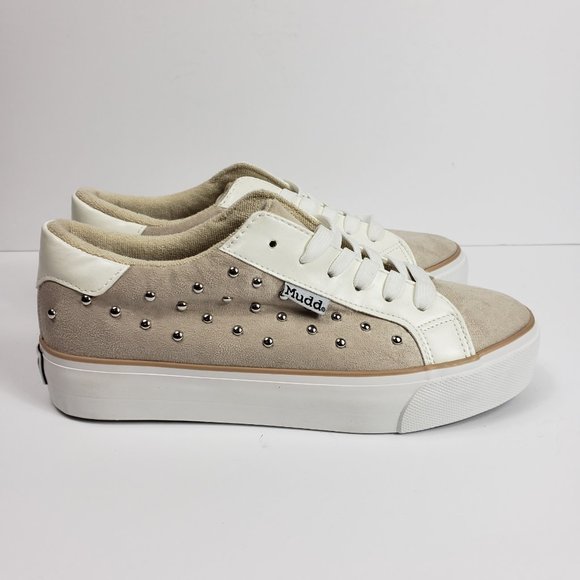 Mudd Shoes - Women's Mudd Suede Two Tonal W/Metal Studs Size US 8